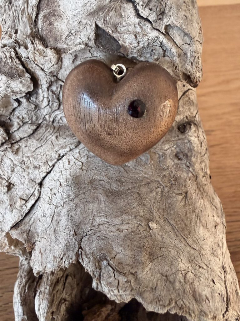 Ich lade Sie ein, meine Welt der Holzkunst zu entdecken